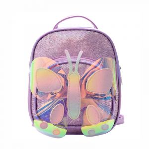 Schmetterlings-Rucksack mit violetten Pailletten und weißem Hintergrund