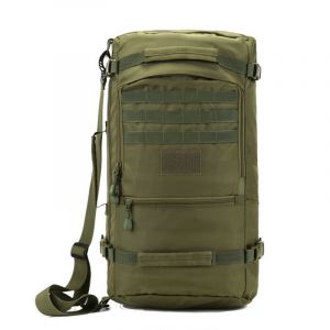 Militärischer Rucksack mit Laptopfach grün mit weißem Hintergrund
