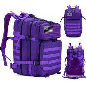 Militärischer Rucksack in violetter Farbe mit weißem Hintergrund